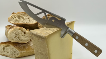 The perfect cheese knife / le parfait couteau à fromages